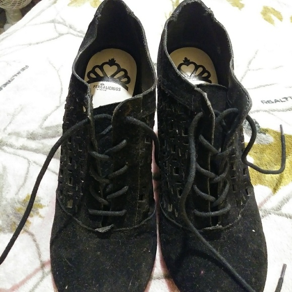 Heels - Picture 2 of 4